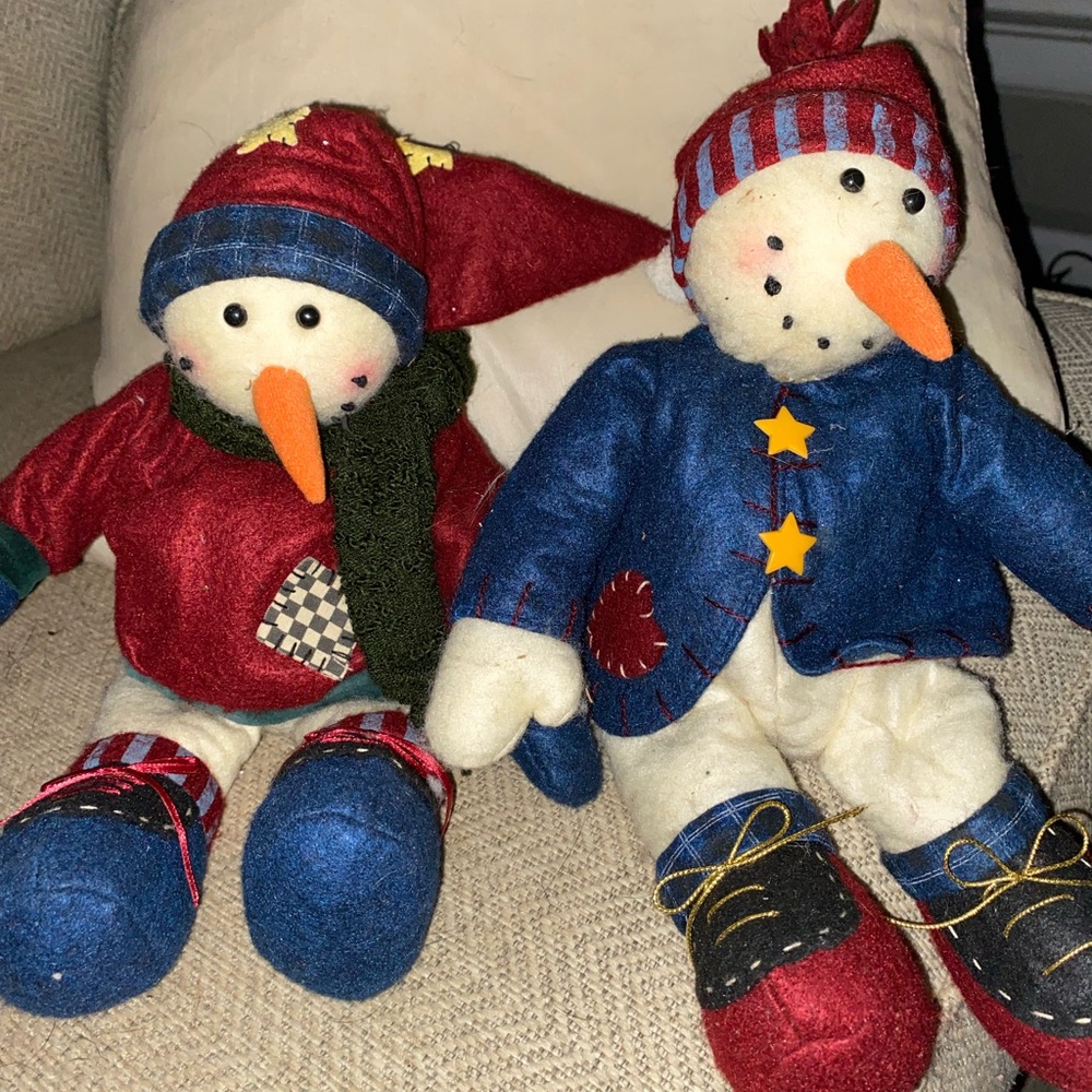 2 plush snowman